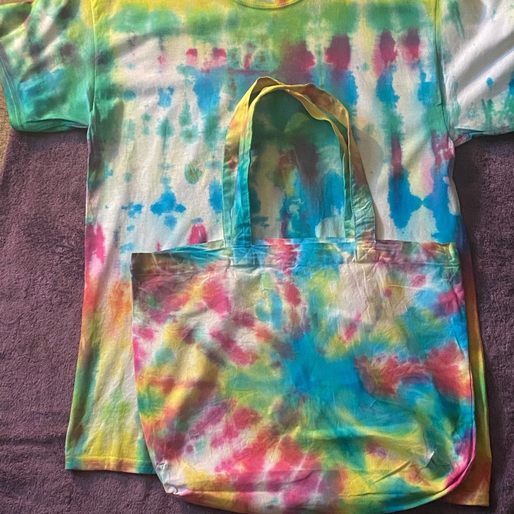 Tie dye t-shirt and matching tote bag